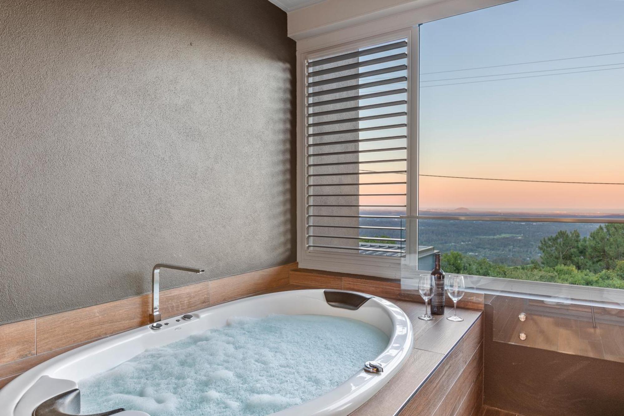 Altitude On Montville Cameră foto A whirlpool bathtub