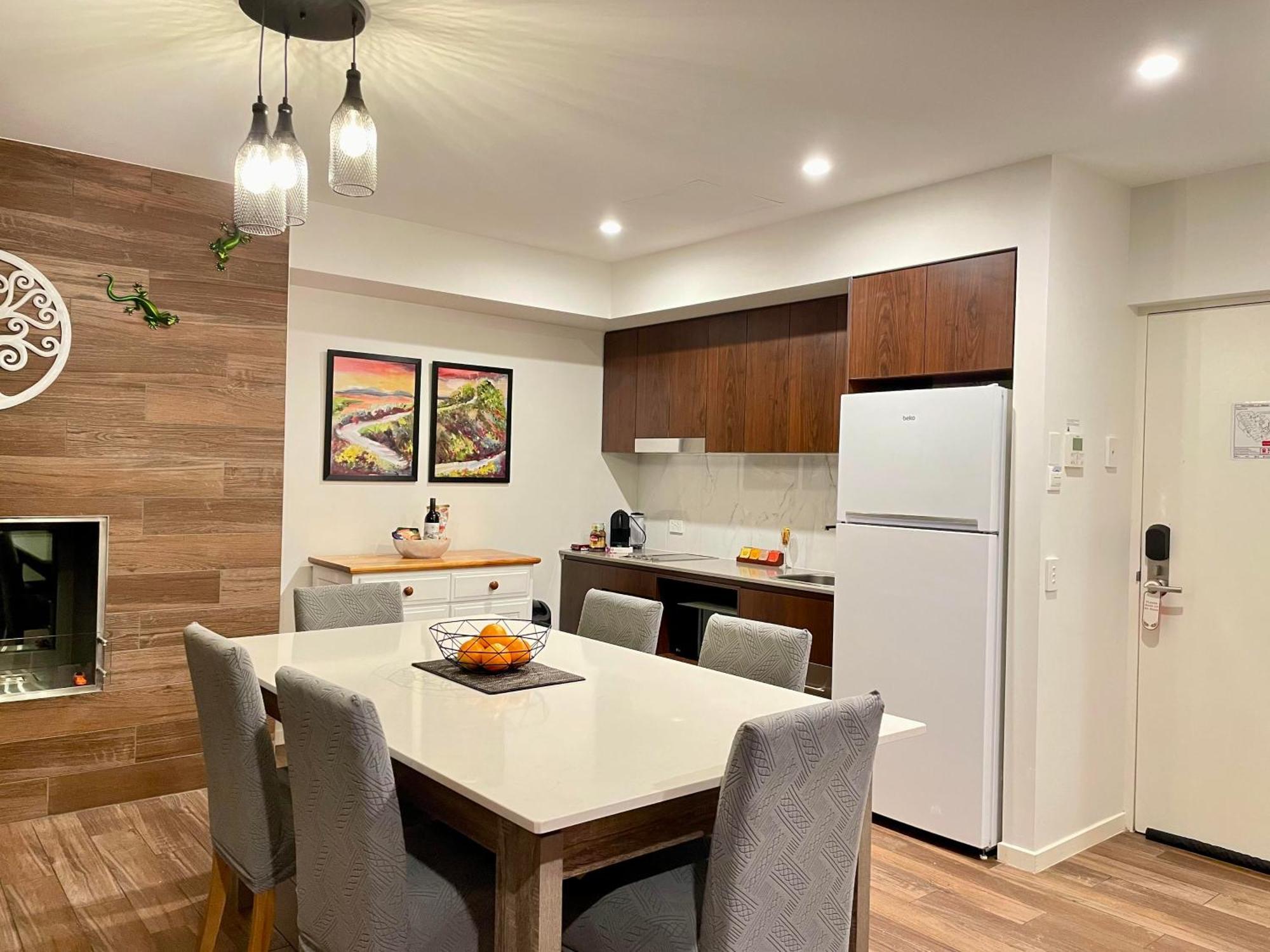 Altitude On Montville Cameră foto A kitchen in a serviced apartment