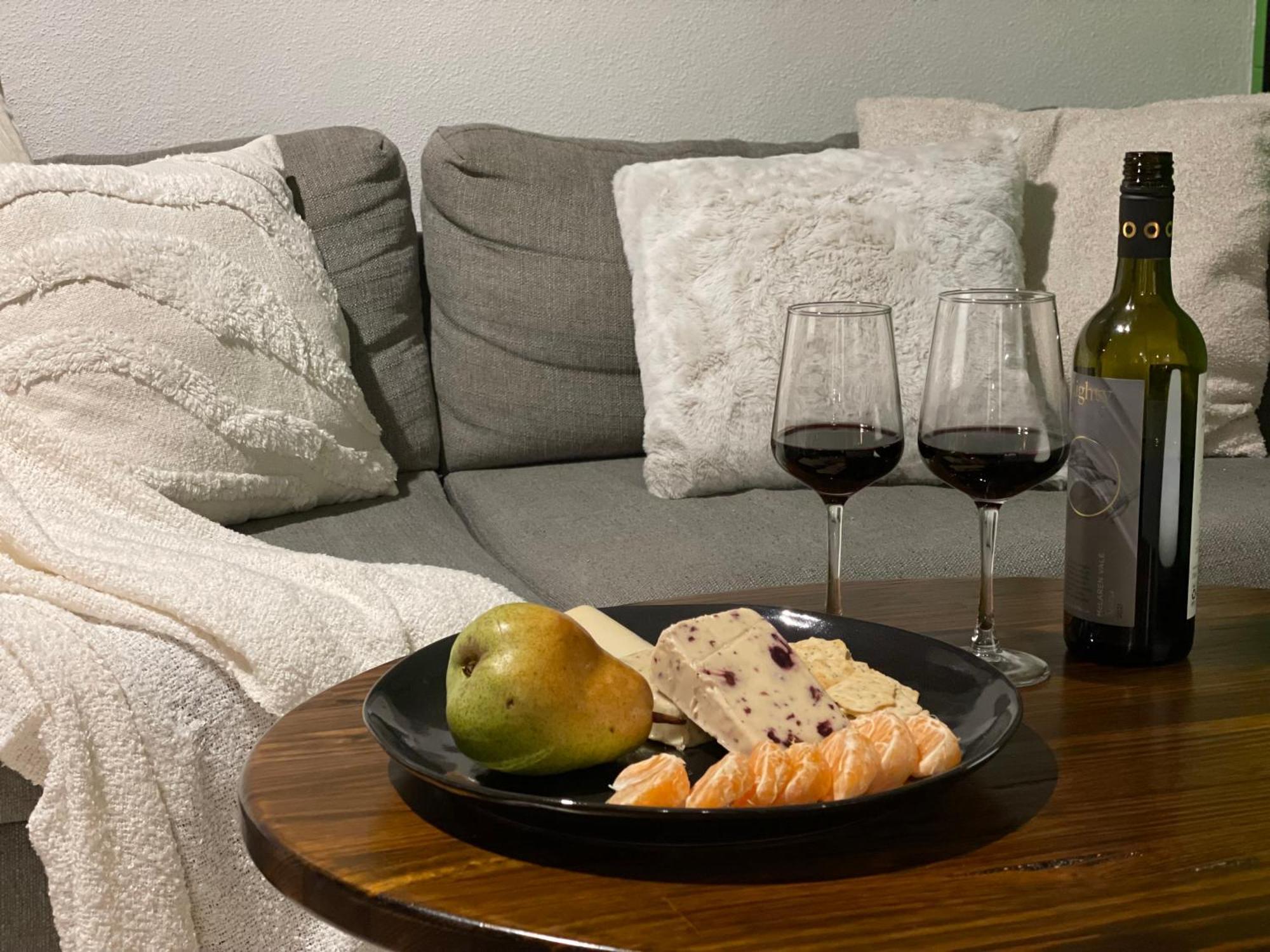 Altitude On Montville Cameră foto A wine and cheese pairing