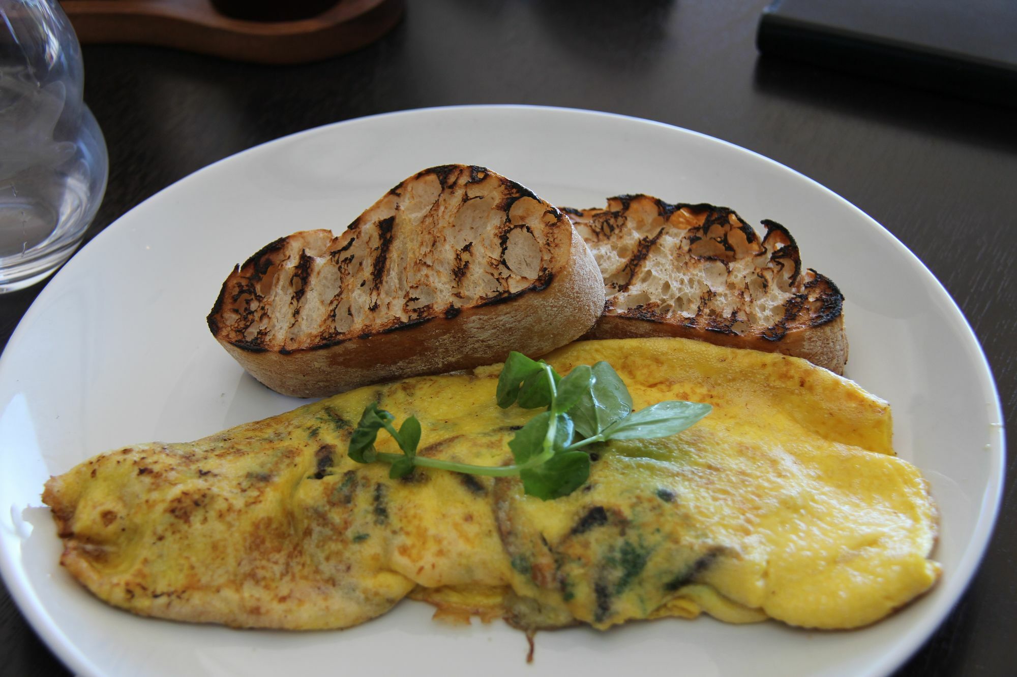 Altitude On Montville Exterior foto An omelette with herbs